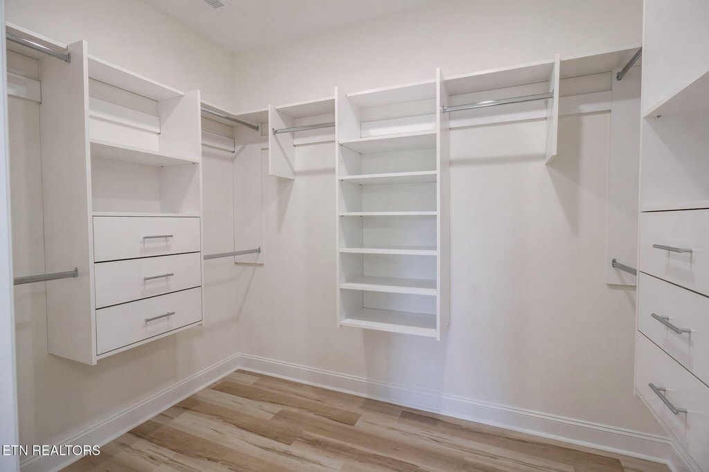 Vonore, Tennessee, 37885, United States, 3 Bedrooms Bedrooms, ,2 BathroomsBathrooms,Residential,Forsale,1910198