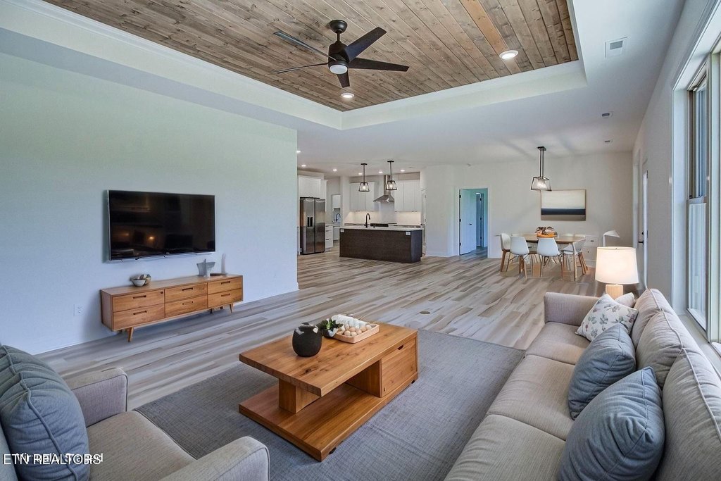 Vonore, Tennessee, 37885, United States, 3 Bedrooms Bedrooms, ,2 BathroomsBathrooms,Residential,Forsale,1910199