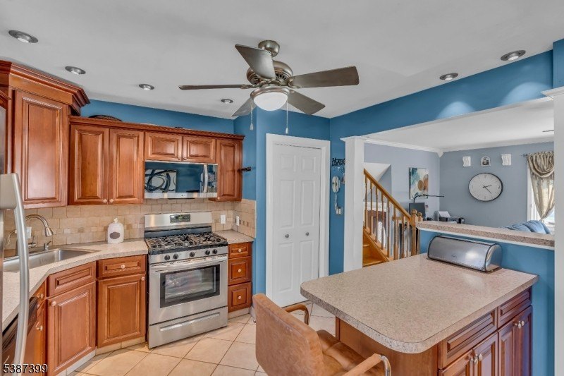 Linden City, New Jersey, 07036, United States, 3 Bedrooms Bedrooms, ,2 BathroomsBathrooms,Residential,Forsale,1994039