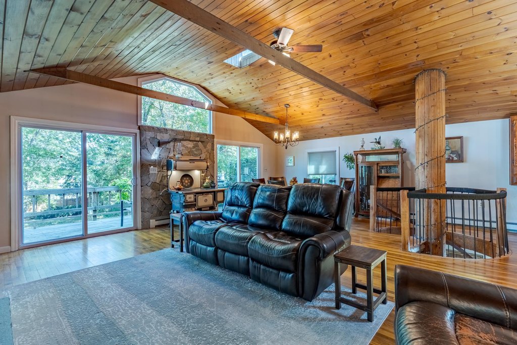 Kingston, New Hampshire, 03848, United States, 3 Bedrooms Bedrooms, ,2.5 BathroomsBathrooms,Residential,Forsale,2002414