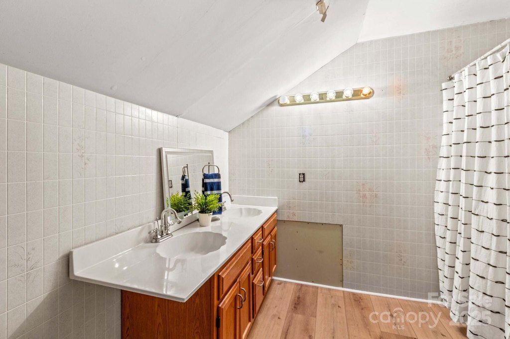 Kannapolis, North Carolina, 28081, United States, 6 Bedrooms Bedrooms, ,4 BathroomsBathrooms,Residential,Forsale,1985977