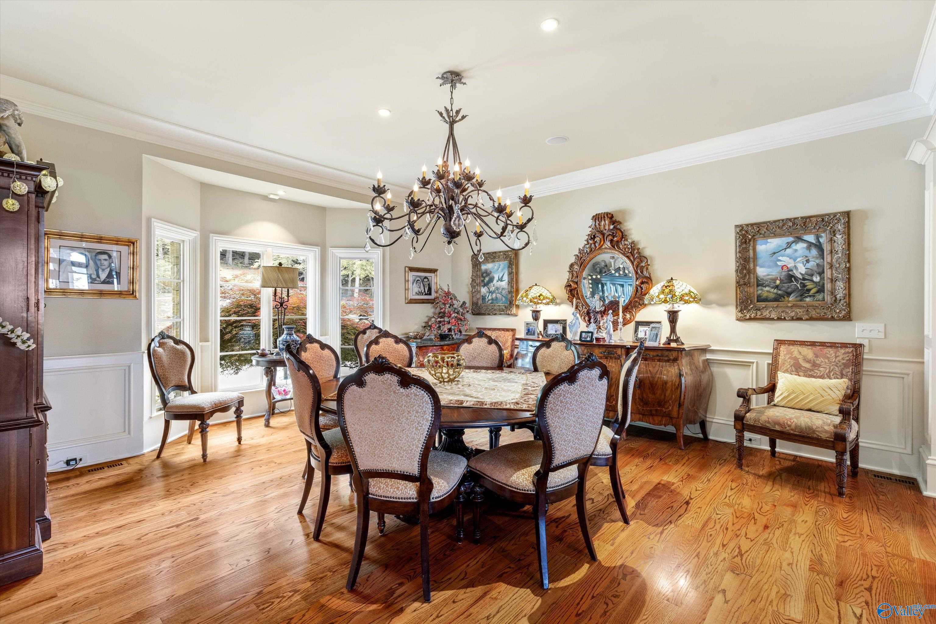 Huntsville, Alabama, 35801, United States, 6 Bedrooms Bedrooms, ,6.5 BathroomsBathrooms,Residential,Forsale,1997969