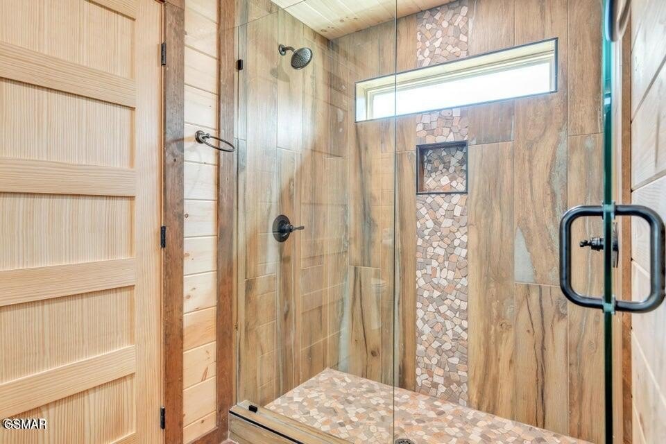 Pigeon Forge, Tennessee, 37863, United States, 2 Bedrooms Bedrooms, ,3.5 BathroomsBathrooms,Residential,Forsale,1999445