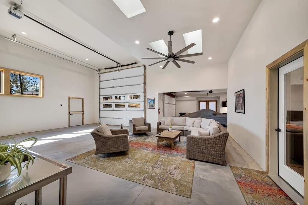 Custer, South Dakota, 57730, United States, 2 Bedrooms Bedrooms, ,2 BathroomsBathrooms,Residential,Forsale,1962260