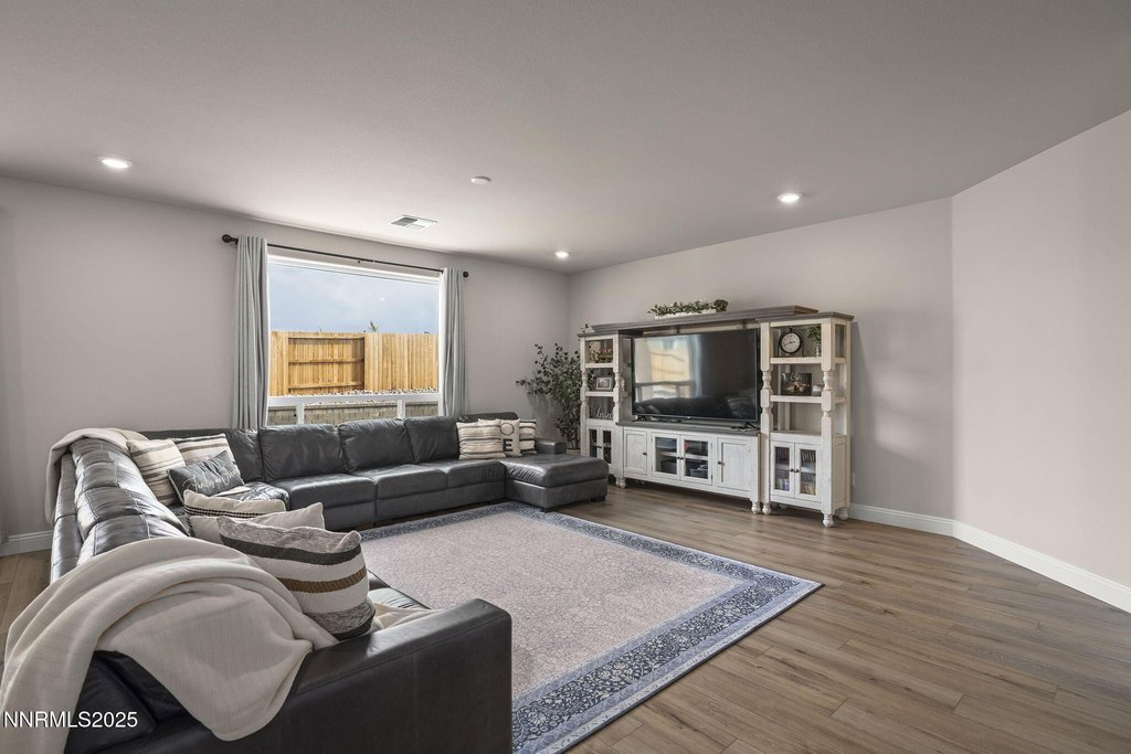 Sparks, Nevada, 89441, United States, 3 Bedrooms Bedrooms, ,2 BathroomsBathrooms,Residential,Forsale,1954160