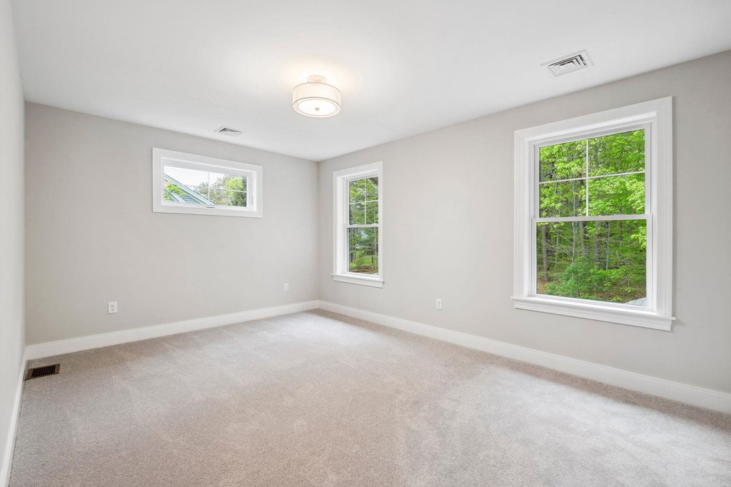 Kittery, Maine, 03905, United States, 4 Bedrooms Bedrooms, ,2.5 BathroomsBathrooms,Residential,Forsale,2002410