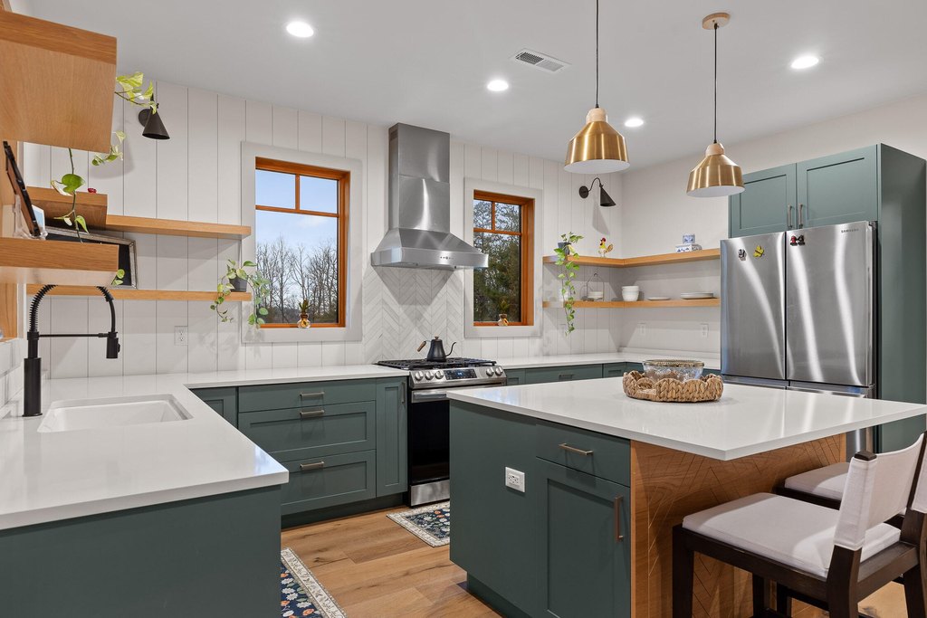 Signal Mountain, Tennessee, 37377, United States, 5 Bedrooms Bedrooms, ,5.5 BathroomsBathrooms,Residential,Forsale,1995324