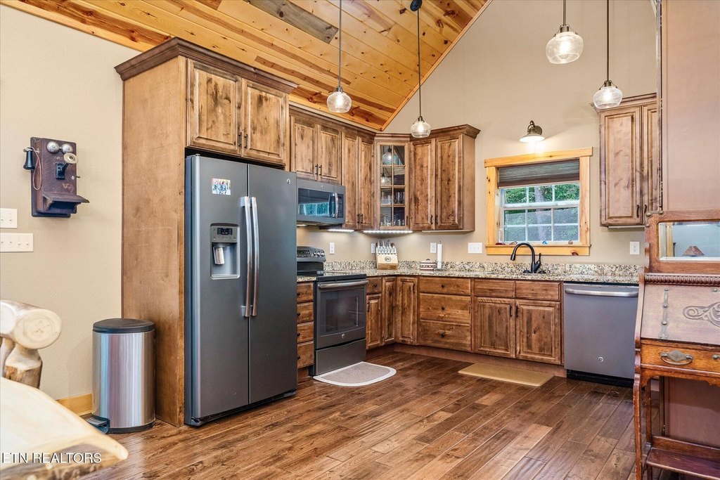 Jamestown, Tennessee, 38556, United States, 2 Bedrooms Bedrooms, ,2.5 BathroomsBathrooms,Residential,Forsale,1929822