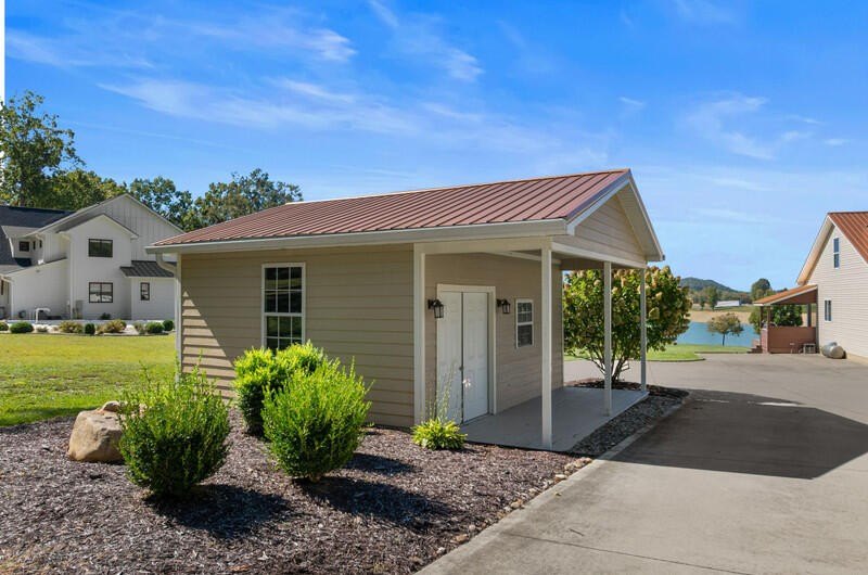 Dandridge, Tennessee, 37725, United States, 5 Bedrooms Bedrooms, ,4.5 BathroomsBathrooms,Residential,Forsale,1962203