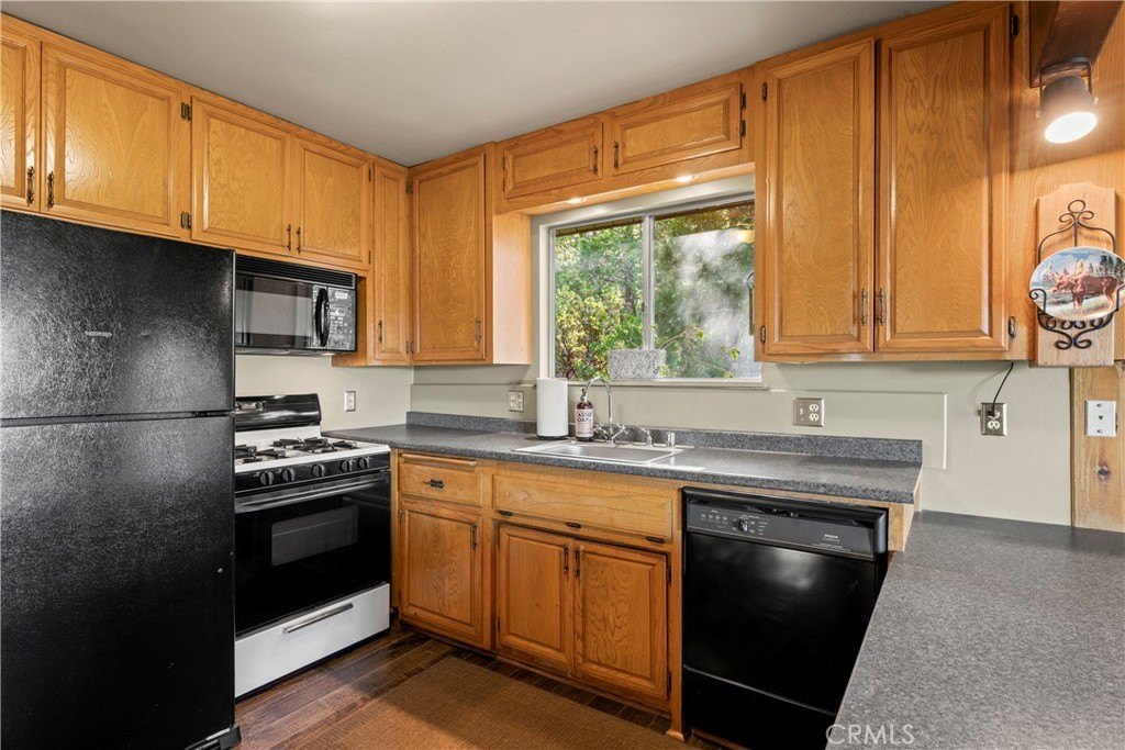 Lake Arrowhead, California, 92352, United States, 3 Bedrooms Bedrooms, ,2.5 BathroomsBathrooms,Residential,Forsale,1971033