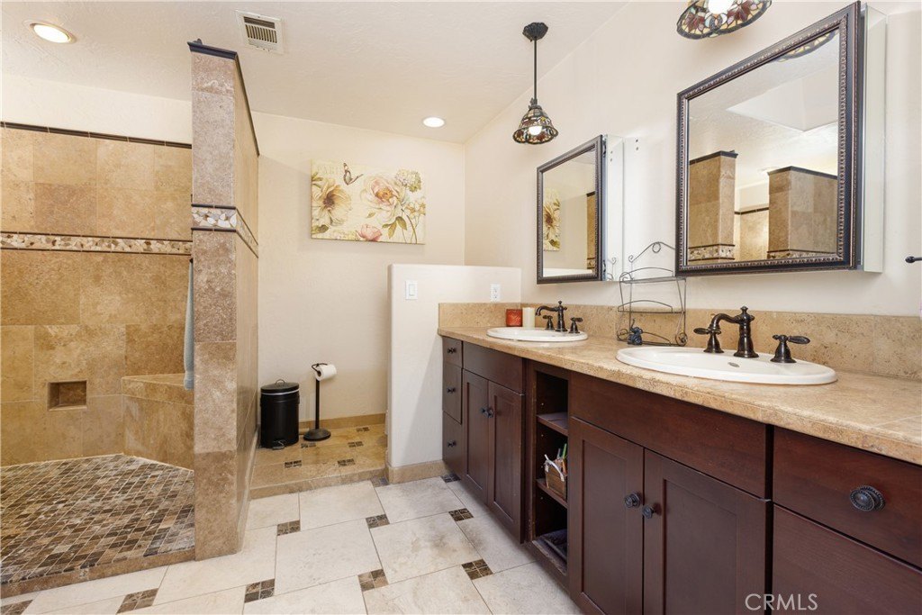 Crestline, California, 92325, United States, 5 Bedrooms Bedrooms, ,4 BathroomsBathrooms,Residential,Forsale,1971046