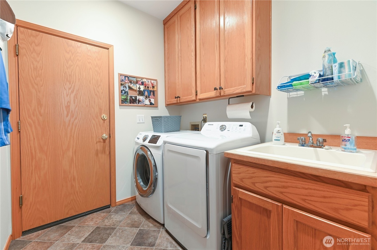 Mill Creek, Washington, 98012, United States, 2 Bedrooms Bedrooms, ,3 BathroomsBathrooms,Residential,Forsale,1965874