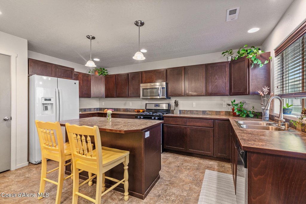 Coeur d'Alene, Idaho, 83815, United States, 3 Bedrooms Bedrooms, ,2.5 BathroomsBathrooms,Residential,Forsale,1984583