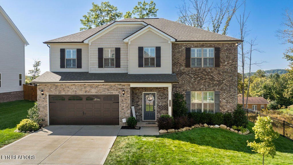 Lenoir City, Tennessee, 37771, United States, 4 Bedrooms Bedrooms, ,3.5 BathroomsBathrooms,Residential,Forsale,1973586