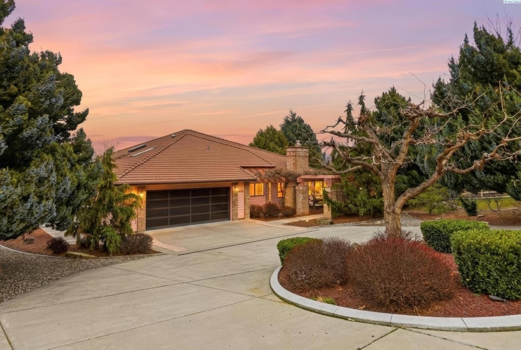 Richland, Washington, 99352, United States, 2 Bedrooms Bedrooms, ,3 BathroomsBathrooms,Residential,Forsale,1922429