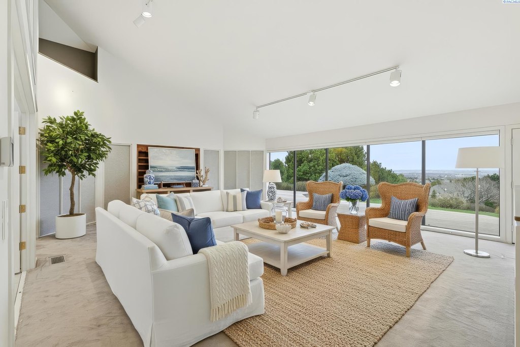 Richland, Washington, 99352, United States, 2 Bedrooms Bedrooms, ,3 BathroomsBathrooms,Residential,Forsale,1922429