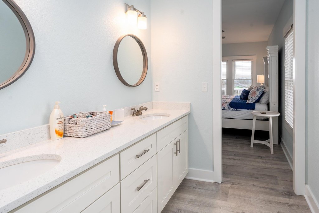 Corolla, North Carolina, 27927, United States, 4 Bedrooms Bedrooms, ,3.5 BathroomsBathrooms,Residential,Forsale,2008050