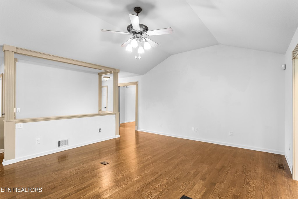 Loudon, Tennessee, 37774, United States, 4 Bedrooms Bedrooms, ,3 BathroomsBathrooms,Residential,Forsale,1971863