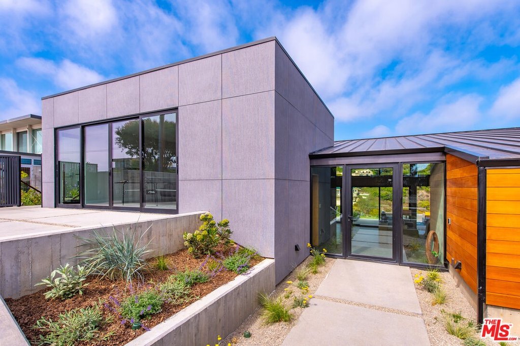 Malibu, California, 90265, United States, 3 Bedrooms Bedrooms, ,3 BathroomsBathrooms,Residential,Forsale,2004062