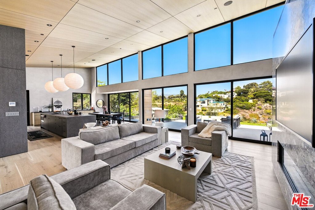 Malibu, California, 90265, United States, 3 Bedrooms Bedrooms, ,3 BathroomsBathrooms,Residential,Forsale,2004062