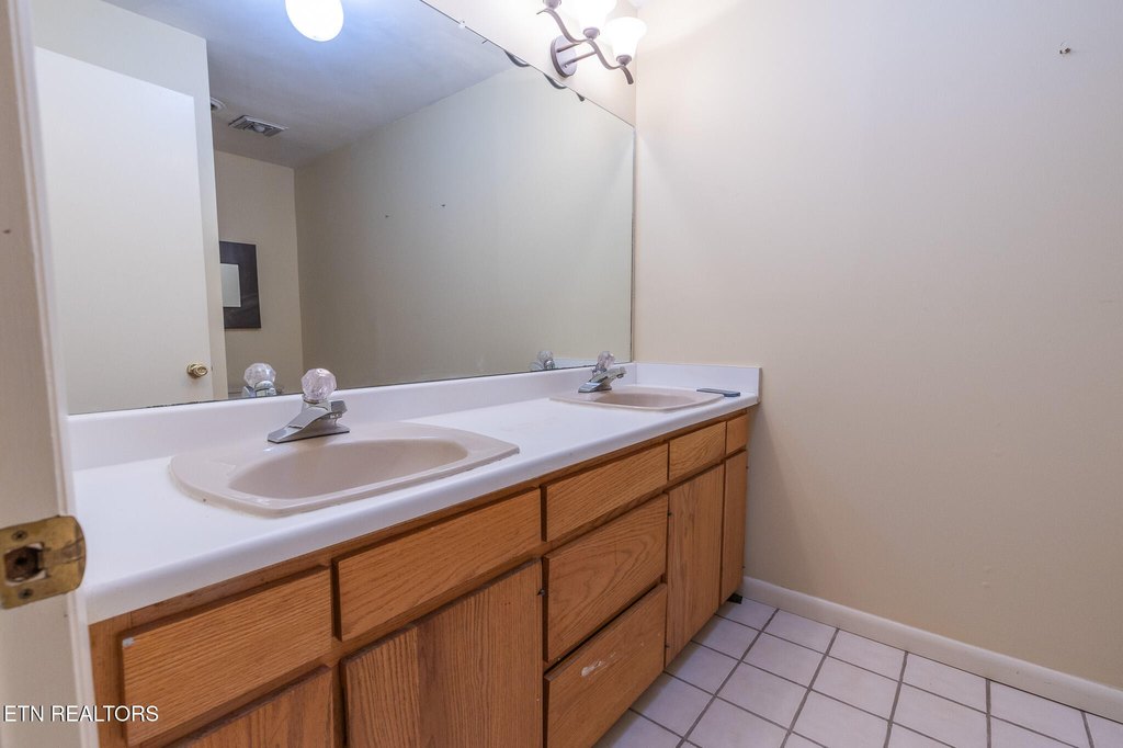 Knoxville, Tennessee, 37919, United States, 4 Bedrooms Bedrooms, ,3.5 BathroomsBathrooms,Residential,Forsale,1893800