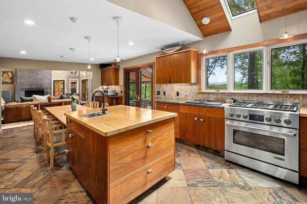 HENRYVILLE, Pennsylvania, 18332, United States, 6 Bedrooms Bedrooms, ,7.5 BathroomsBathrooms,Residential,Forsale,2014635