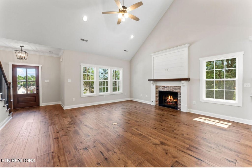 Lenoir City, Tennessee, 37771, United States, 5 Bedrooms Bedrooms, ,3.5 BathroomsBathrooms,Residential,Forsale,1999349