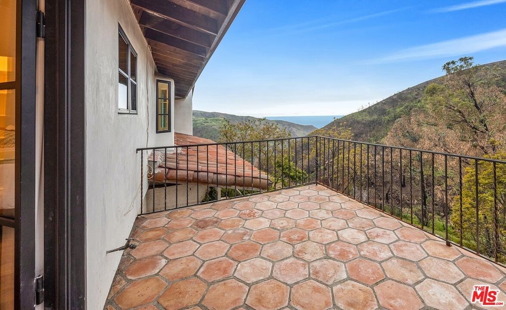 Malibu, California, 90265, United States, 4 Bedrooms Bedrooms, ,3.5 BathroomsBathrooms,Residential,Forsale,1922122