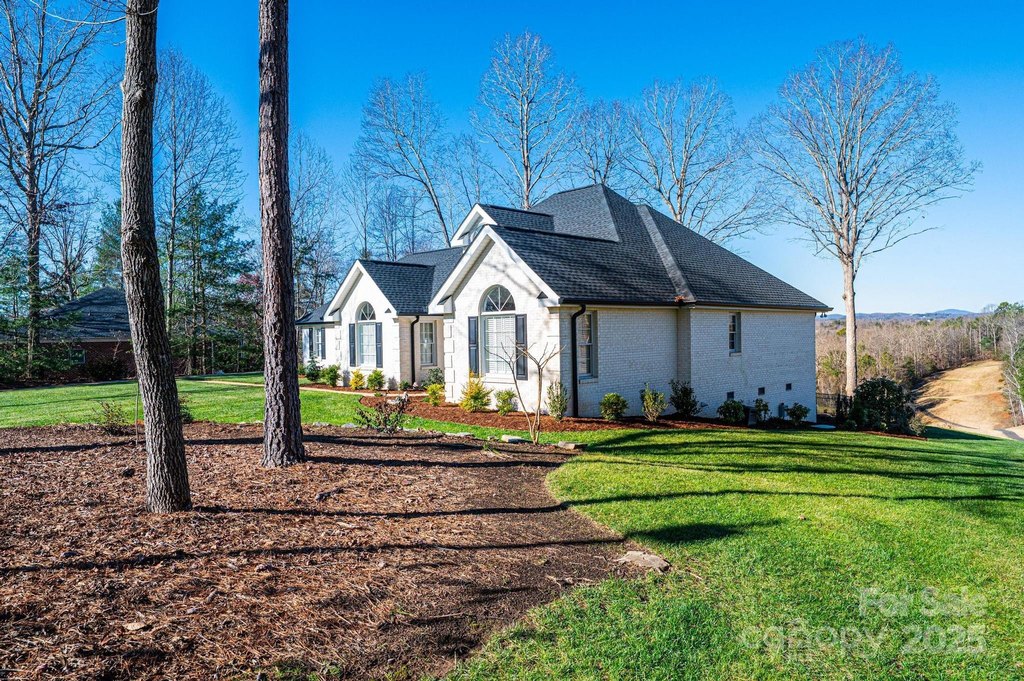 Hickory, North Carolina, 28601, United States, 3 Bedrooms Bedrooms, ,2 BathroomsBathrooms,Residential,Forsale,2014455