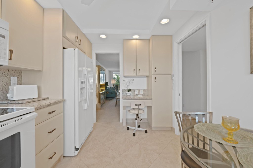 Highland Beach, Florida, 33487, United States, 2 Bedrooms Bedrooms, ,2 BathroomsBathrooms,Residential,Forsale,2010672