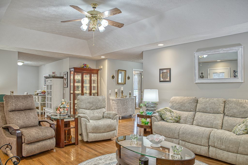 Cookeville, Tennessee, 38506, United States, 3 Bedrooms Bedrooms, ,2 BathroomsBathrooms,Residential,Forsale,2010951