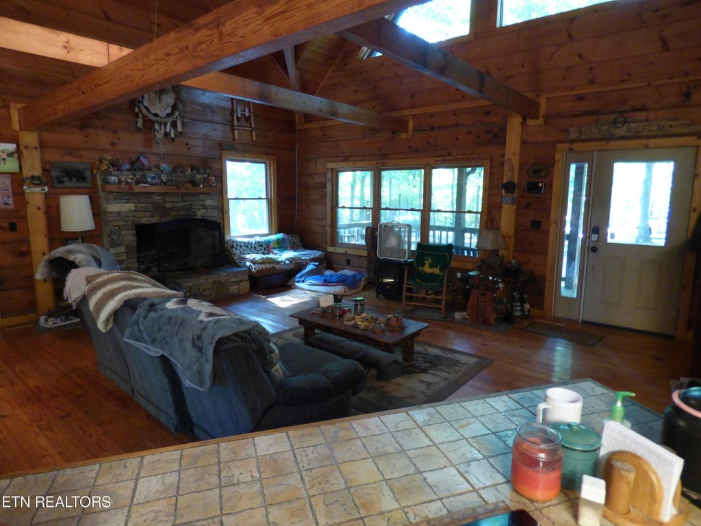 Crossville, Tennessee, 38571, United States, 4 Bedrooms Bedrooms, ,5.5 BathroomsBathrooms,Residential,Forsale,1907867