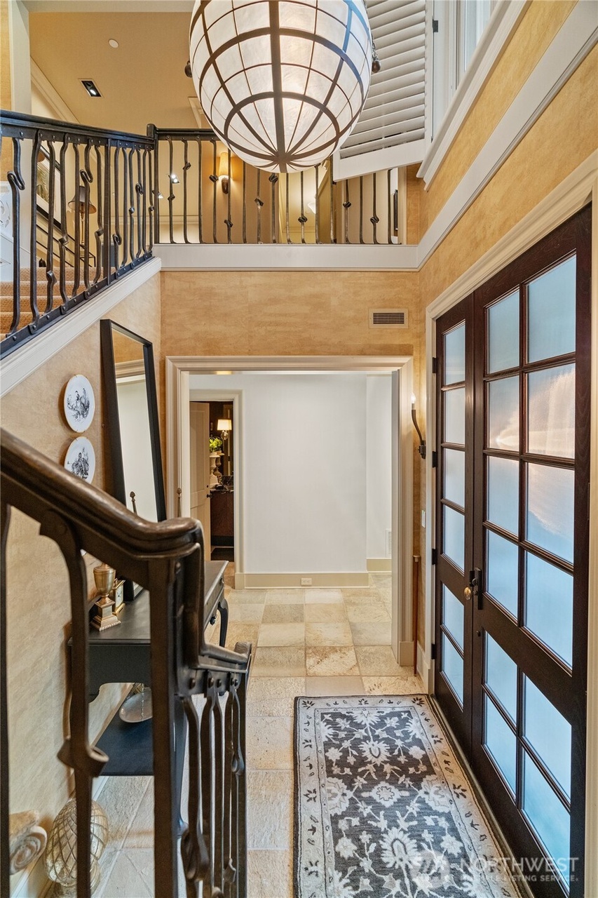 Kirkland, Washington, 98033, United States, 3 Bedrooms Bedrooms, ,3 BathroomsBathrooms,Residential,Forsale,1965877