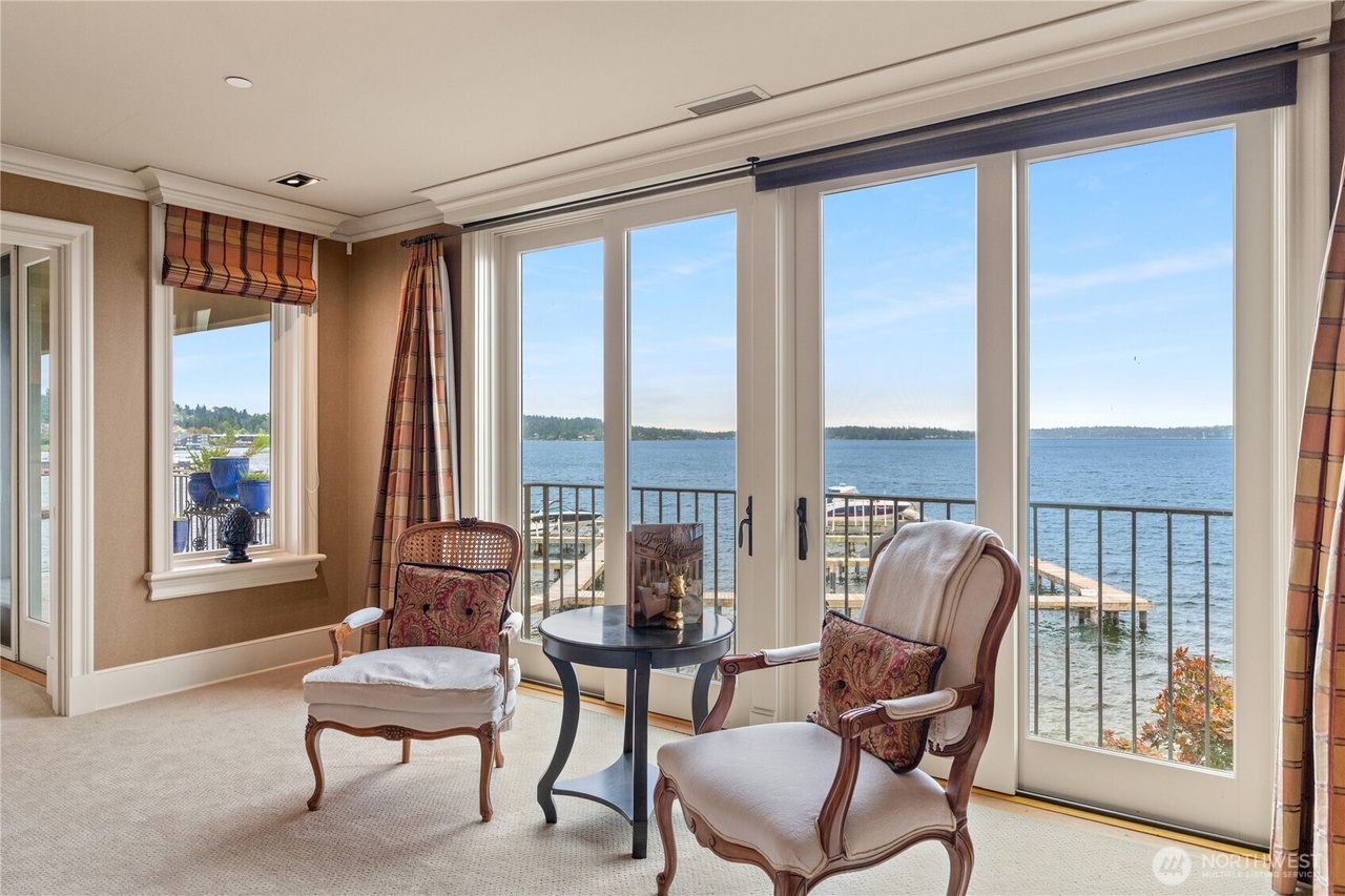 Kirkland, Washington, 98033, United States, 3 Bedrooms Bedrooms, ,3 BathroomsBathrooms,Residential,Forsale,1965877