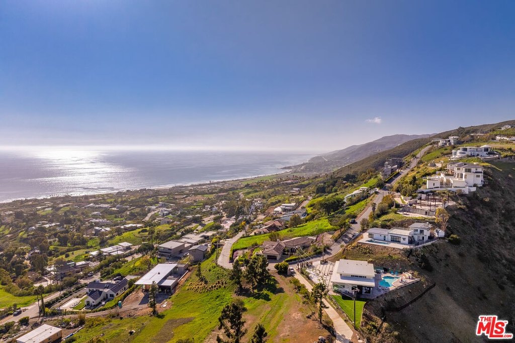 Malibu, California, 90265, United States, 3 Bedrooms Bedrooms, ,3 BathroomsBathrooms,Residential,Forsale,1985955