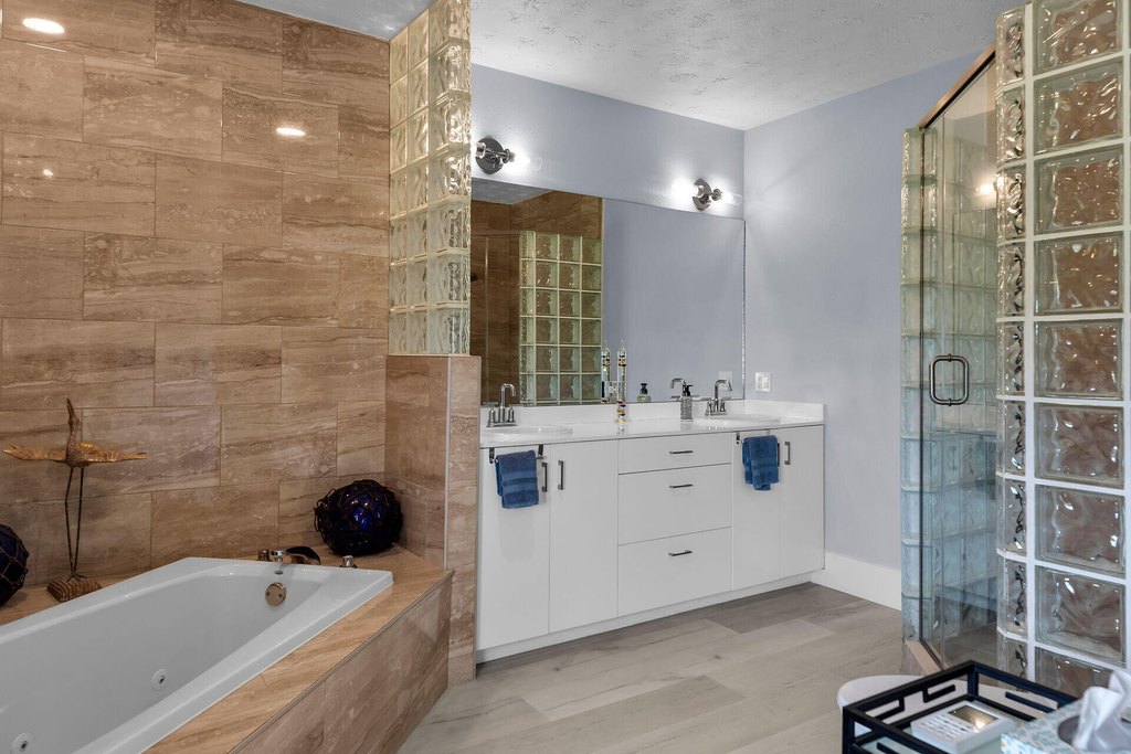 Big Pine Key, Florida, 33043, United States, 3 Bedrooms Bedrooms, ,3 BathroomsBathrooms,Residential,Forsale,1972000