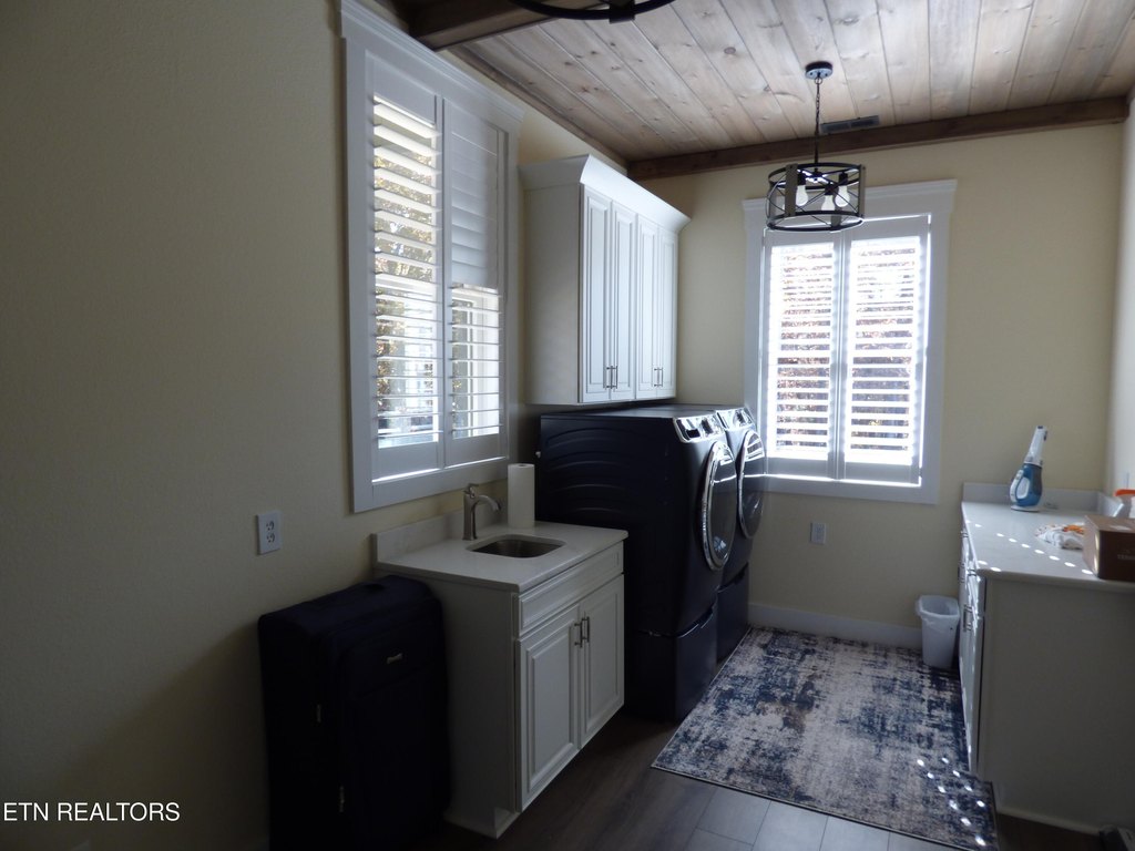 Crossville, Tennessee, 38572, United States, 2 Bedrooms Bedrooms, ,2.5 BathroomsBathrooms,Residential,Forsale,1996593