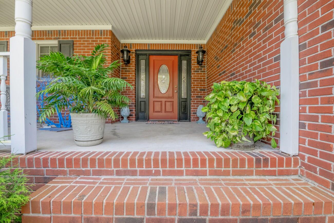 Calhoun, Georgia, 30701, United States, 5 Bedrooms Bedrooms, ,4 BathroomsBathrooms,Residential,Forsale,1963598