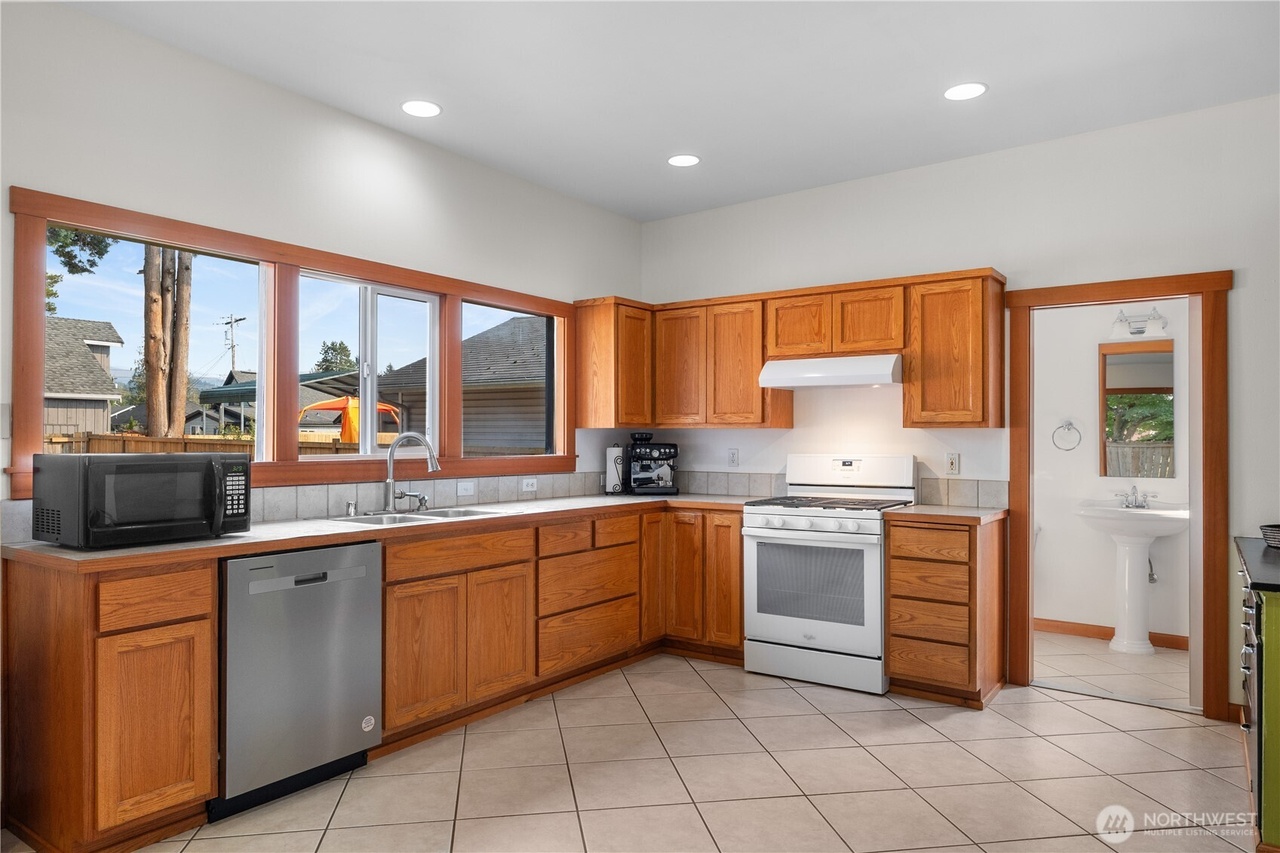 Granite Falls, Washington, 98252, United States, 3 Bedrooms Bedrooms, ,2 BathroomsBathrooms,Residential,Forsale,1965881