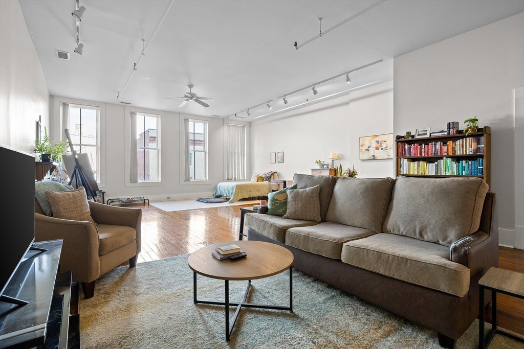 Chattanooga, Tennessee, 37402, United States, 4 Bedrooms Bedrooms, ,4.5 BathroomsBathrooms,Residential,Forsale,2011235