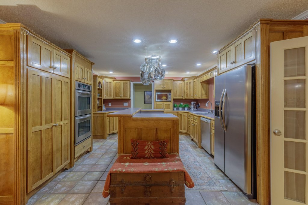 Chickamauga, Georgia, 30707, United States, 6 Bedrooms Bedrooms, ,4 BathroomsBathrooms,Residential,Forsale,2009598