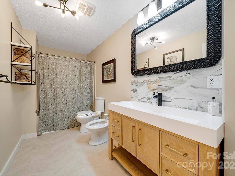 Mills River, North Carolina, 28759, United States, 3 Bedrooms Bedrooms, ,4 BathroomsBathrooms,Residential,Forsale,2004157