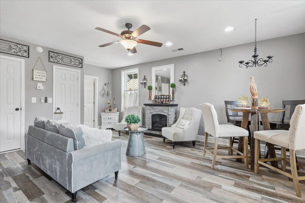 Dandridge, Tennessee, 37725, United States, ,Commercial,Forsale,1988738