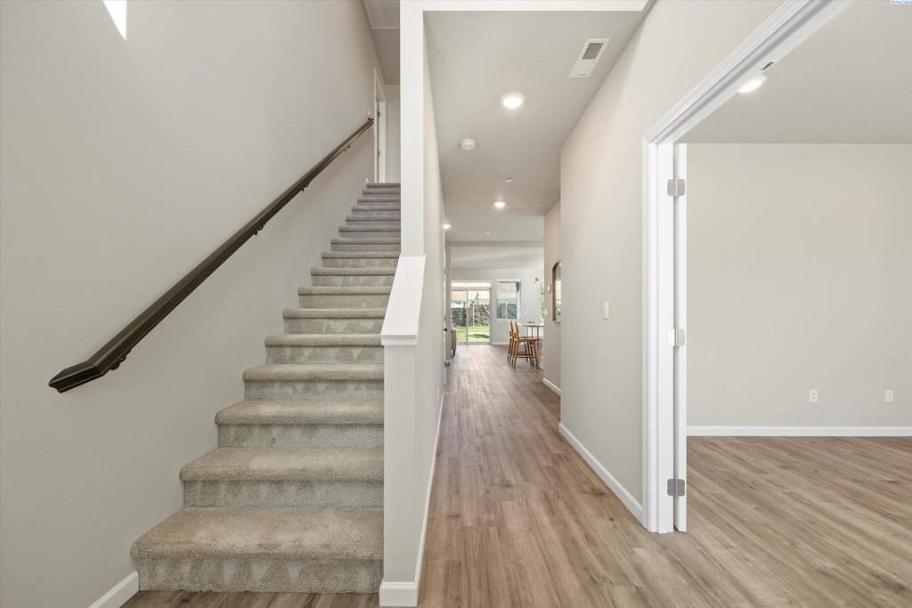 Richland, Washington, 99352, United States, 4 Bedrooms Bedrooms, ,2.5 BathroomsBathrooms,Residential,Forsale,1990696