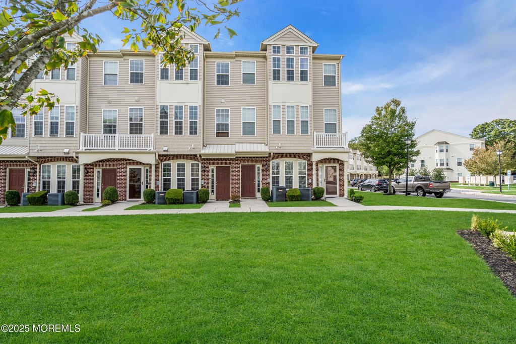 Tinton Falls, New Jersey, 07753, United States, 2 Bedrooms Bedrooms, ,2.5 BathroomsBathrooms,Residential,Forsale,1994029