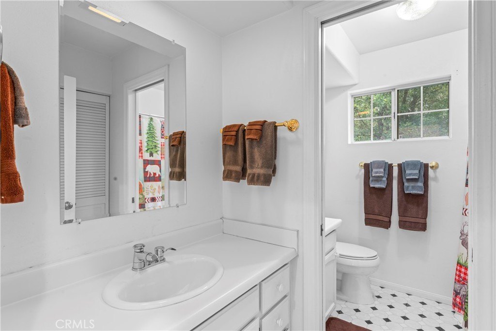 Lake Arrowhead, California, 92352, United States, 4 Bedrooms Bedrooms, ,2.5 BathroomsBathrooms,Residential,Forsale,1971038