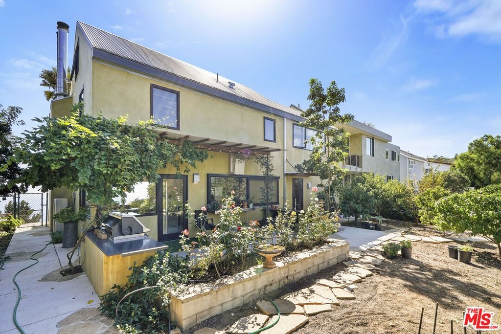 Malibu, California, 90265, United States, 3 Bedrooms Bedrooms, ,2.5 BathroomsBathrooms,Residential,Forsale,2009617