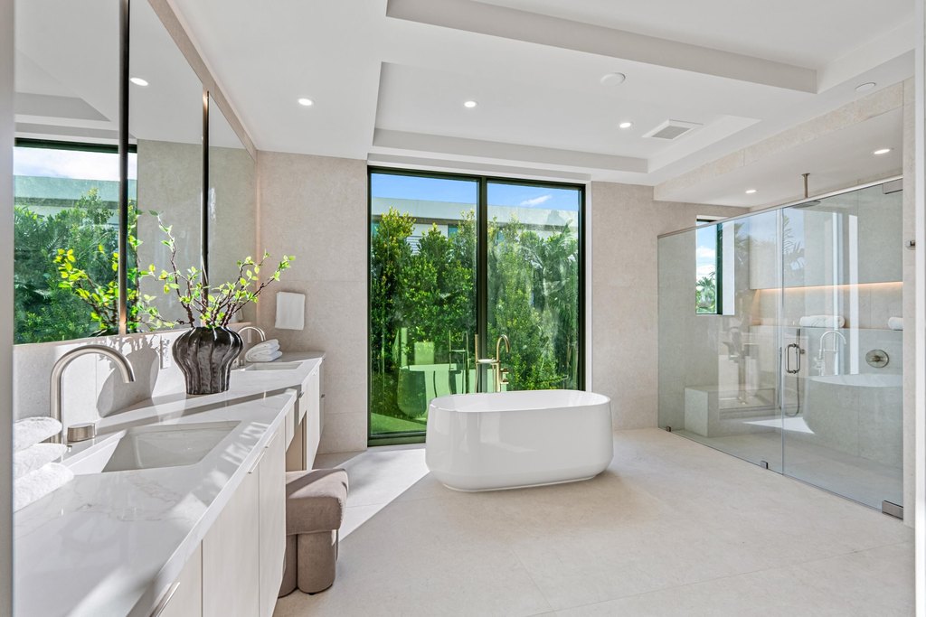 Delray Beach, Florida, 33483, United States, 5 Bedrooms Bedrooms, ,5.5 BathroomsBathrooms,Residential,Forsale,2009891