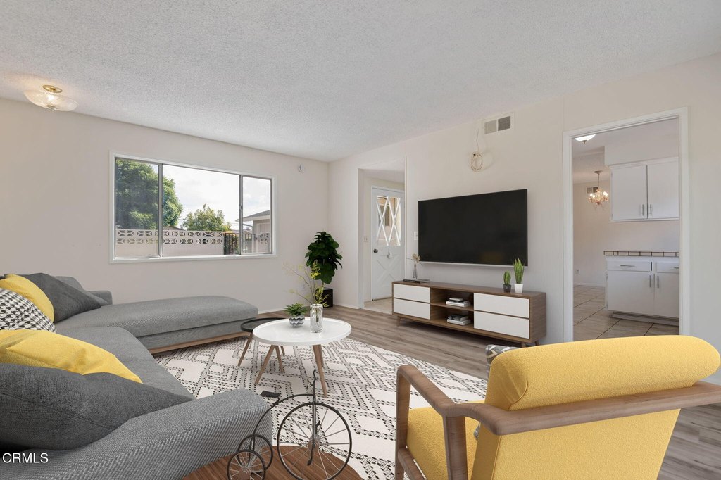 Ventura, California, 93003, United States, 3 Bedrooms Bedrooms, ,2 BathroomsBathrooms,Residential,Forsale,1985946