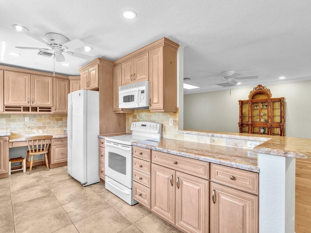 Boca Raton, Florida, 33432, United States, 2 Bedrooms Bedrooms, ,2 BathroomsBathrooms,Residential,Forsale,1996360